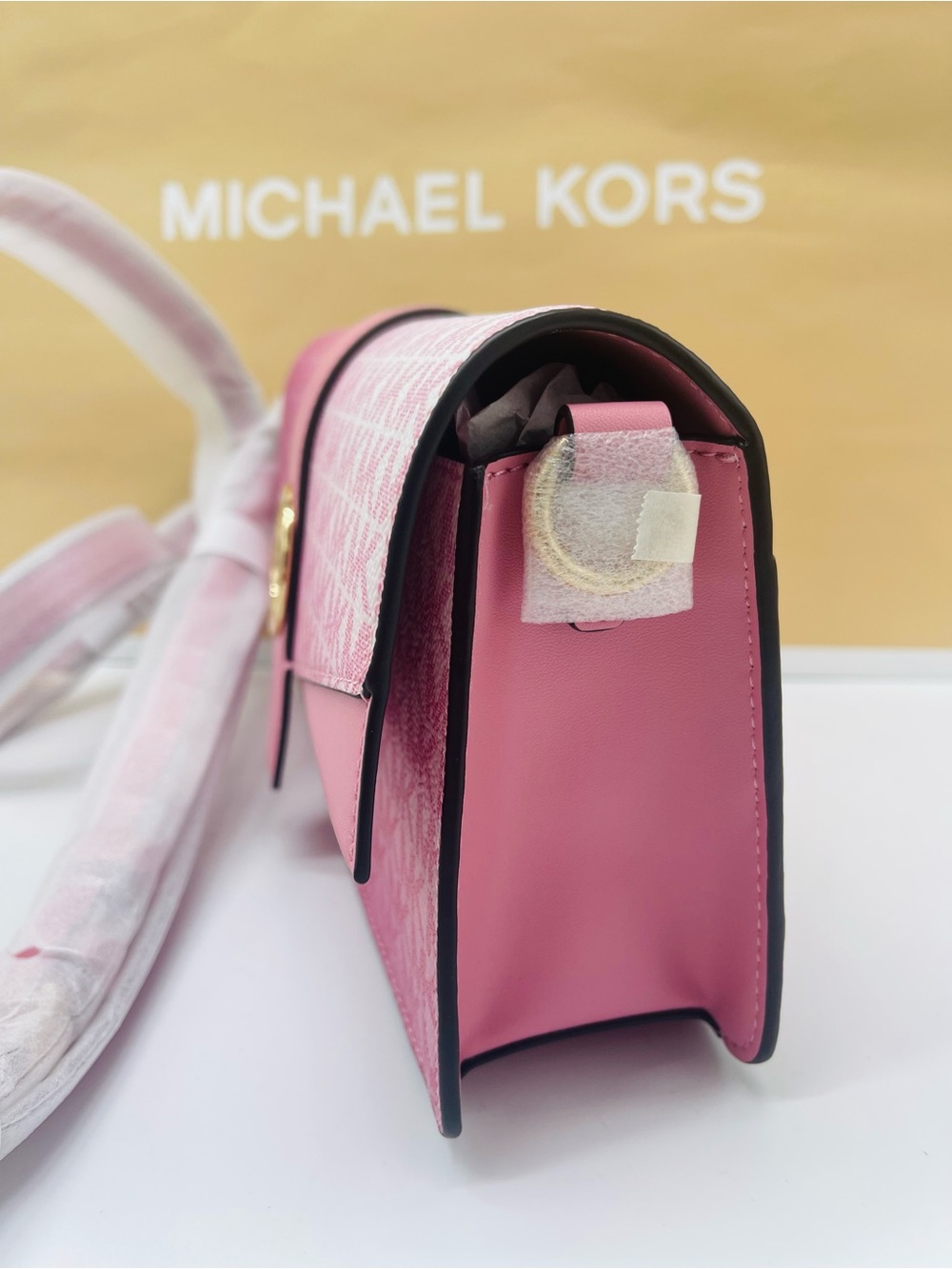 MICHAEL KORS Greenwich Md Ombré Signatur Logo Convertible Shoulder
Carnation
NWT - Picture 13 of 16